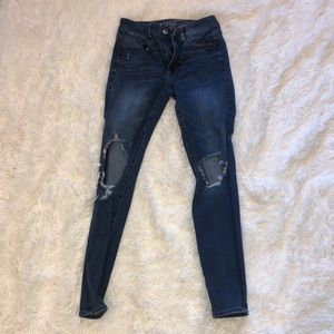 American Eagle size 2 ripped skinny jeans